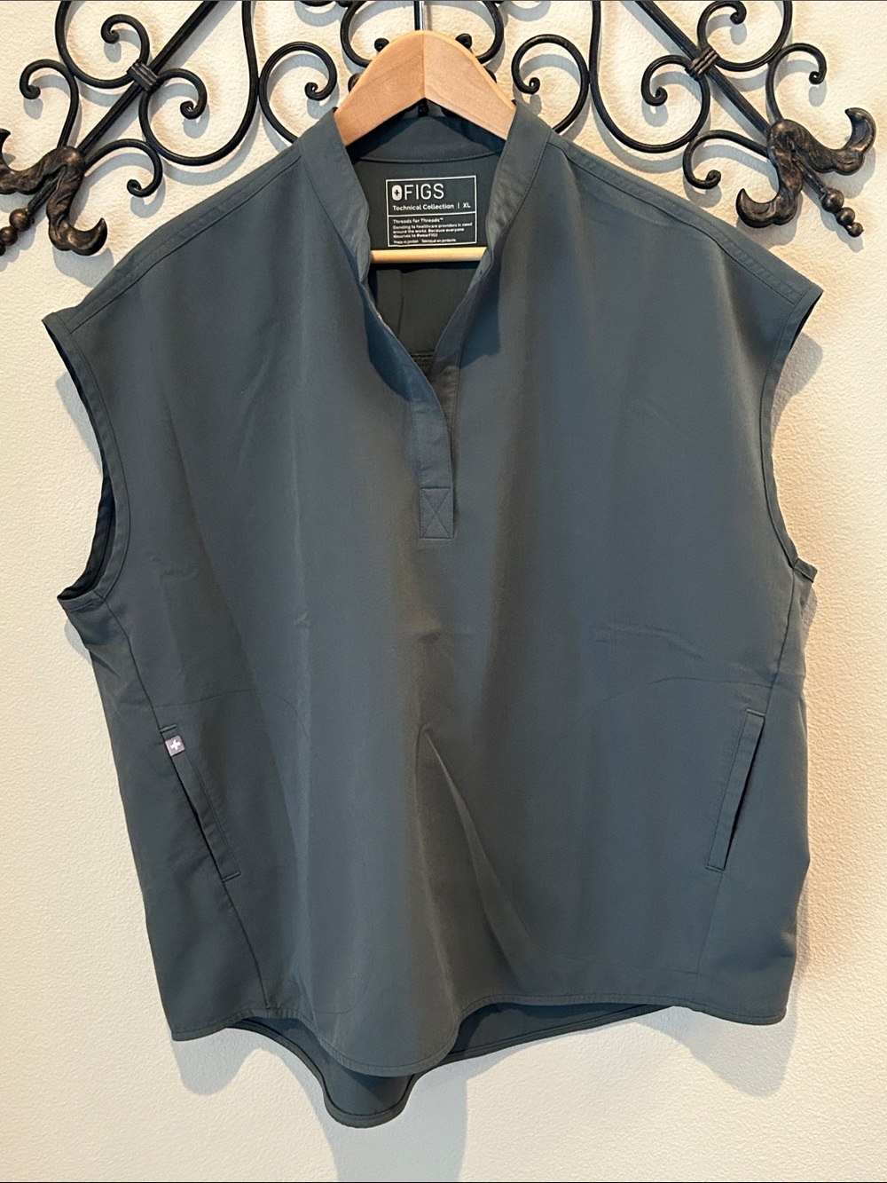 FIGS TECHNICAL COLLECTION "RAFAELA" OVERSIZED SCRUB TOP SIZE X-LARGE